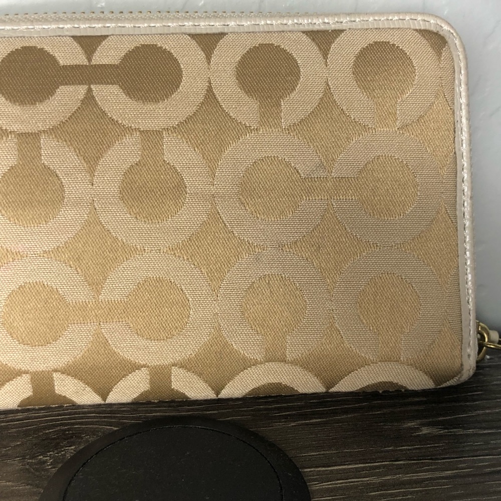 Authentic Coach wallet - Picture 4 of 5